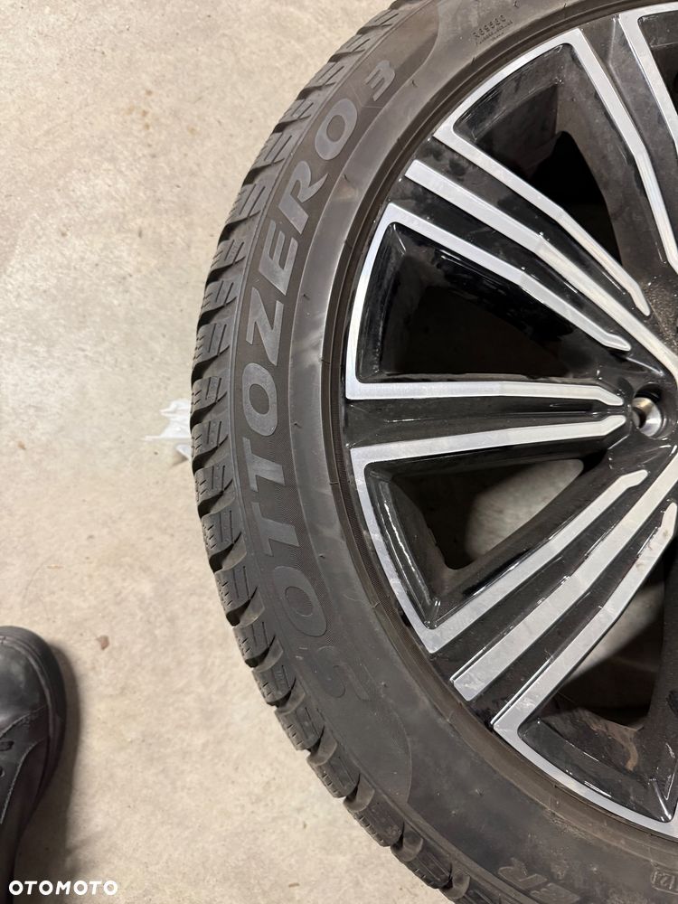 4x Oryginalna felgę Volvo z oponą Pirelli Winter Sottozero 3 235/45 R1 - 9