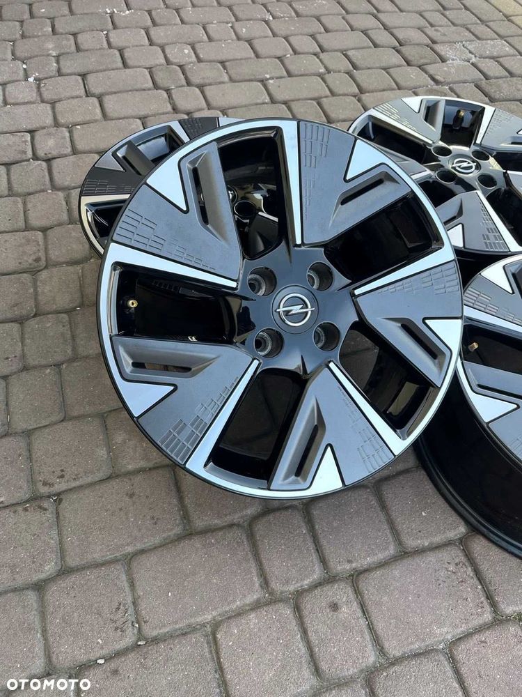 Oryginalne alufelgi Opel 4x108 17 cali Bicolor Corsa F eCorsa