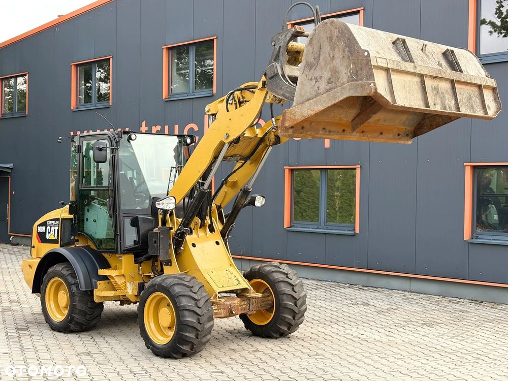 Caterpillar 908M - 22