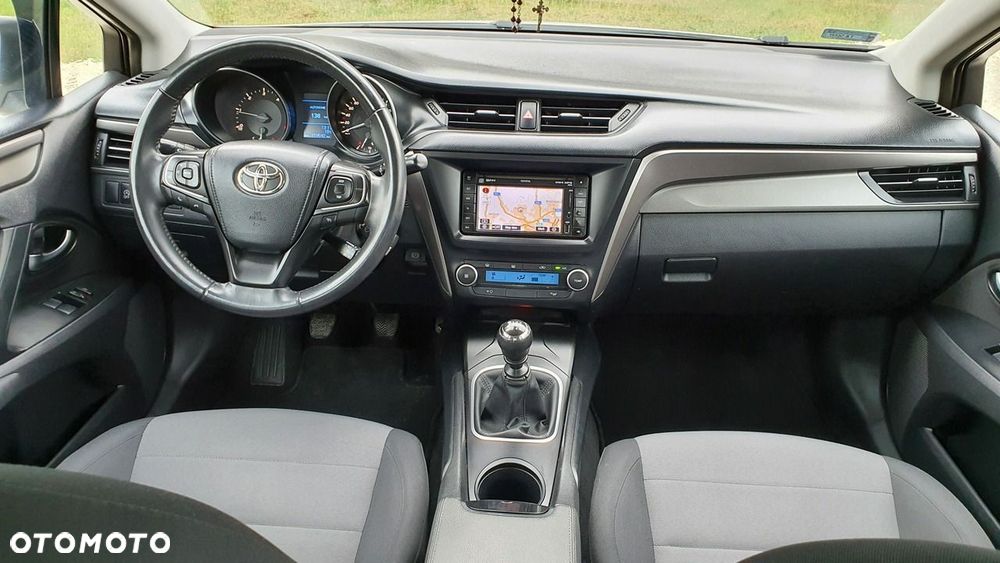 Toyota Avensis 2016 photo 5