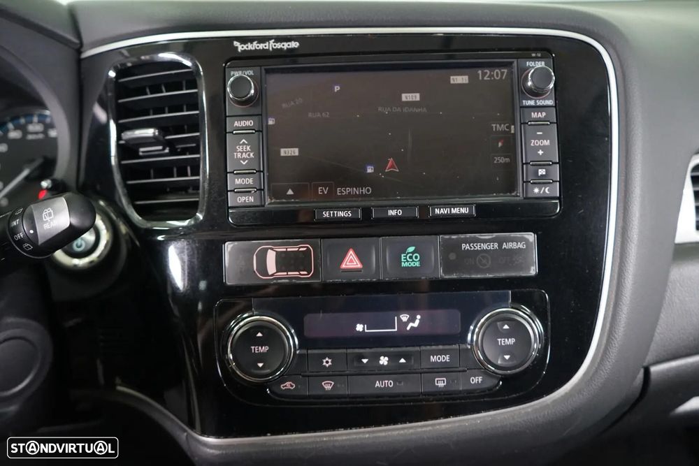 Mitsubishi Outlander 2.0 4WD Plus - 36