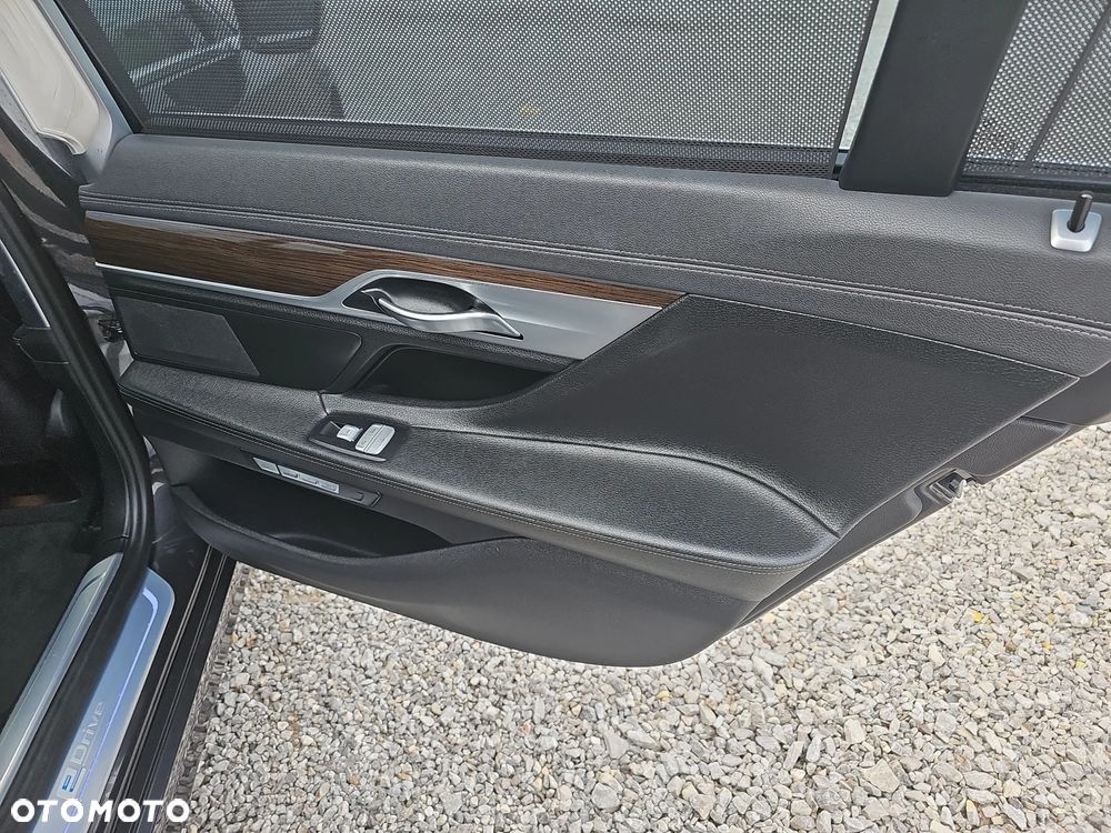 BMW Seria 7 740Le xDrive iPerformance - 23