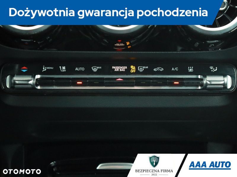 Mercedes-Benz GLA - 11