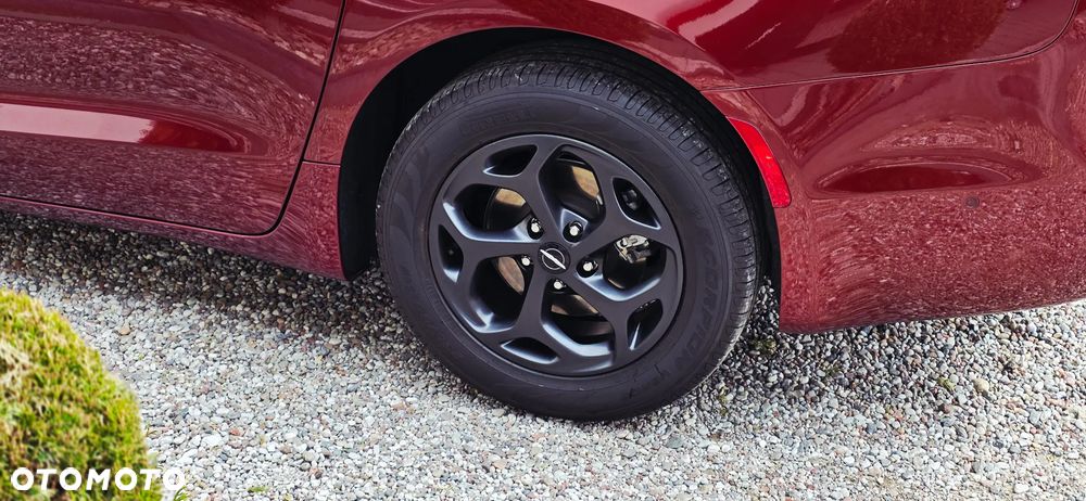 Chrysler Pacifica - 12