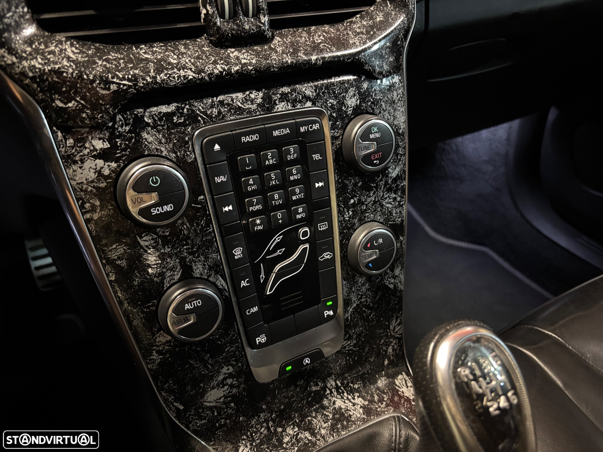 Volvo V40 1.6 D2 R-Design - 19