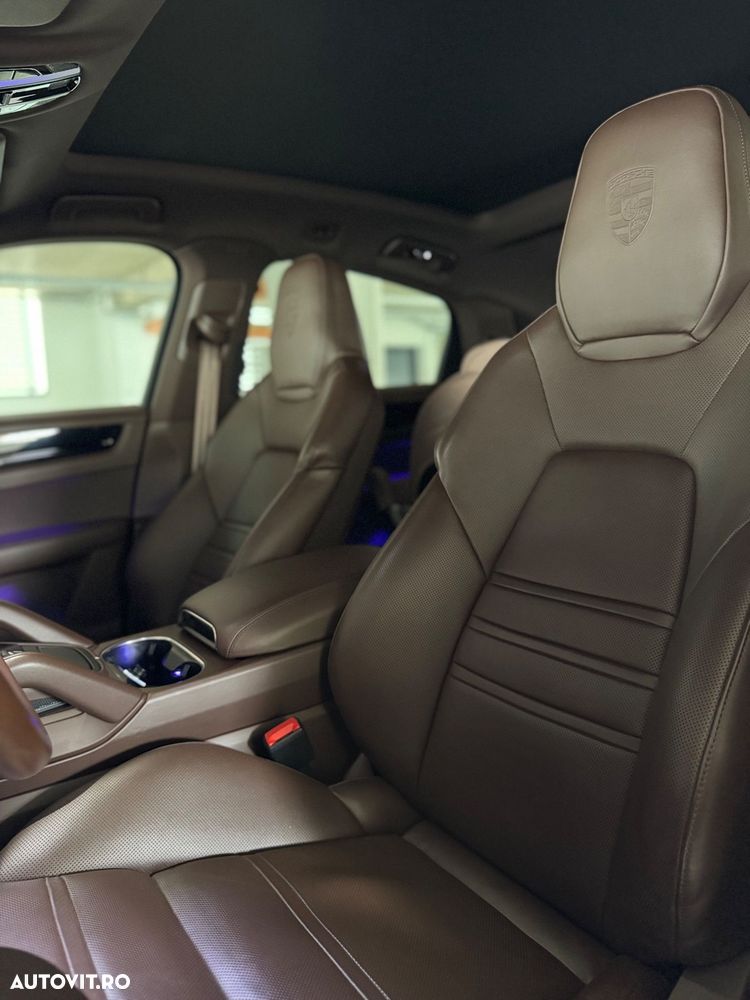 Porsche Cayenne Coupe Tiptronic S Platinum Edition - 15