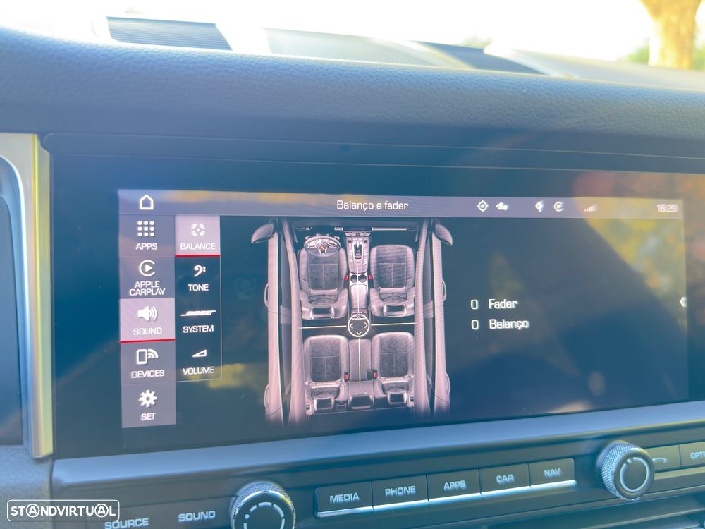 Porsche Macan - 26