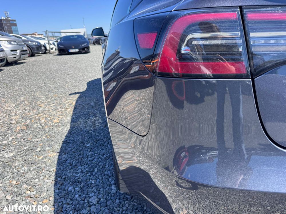 Tesla Model 3 Long Range AWD Premium - 39