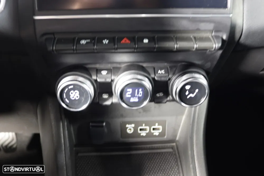 Renault Captur 1.0 TCe Exclusive - 26