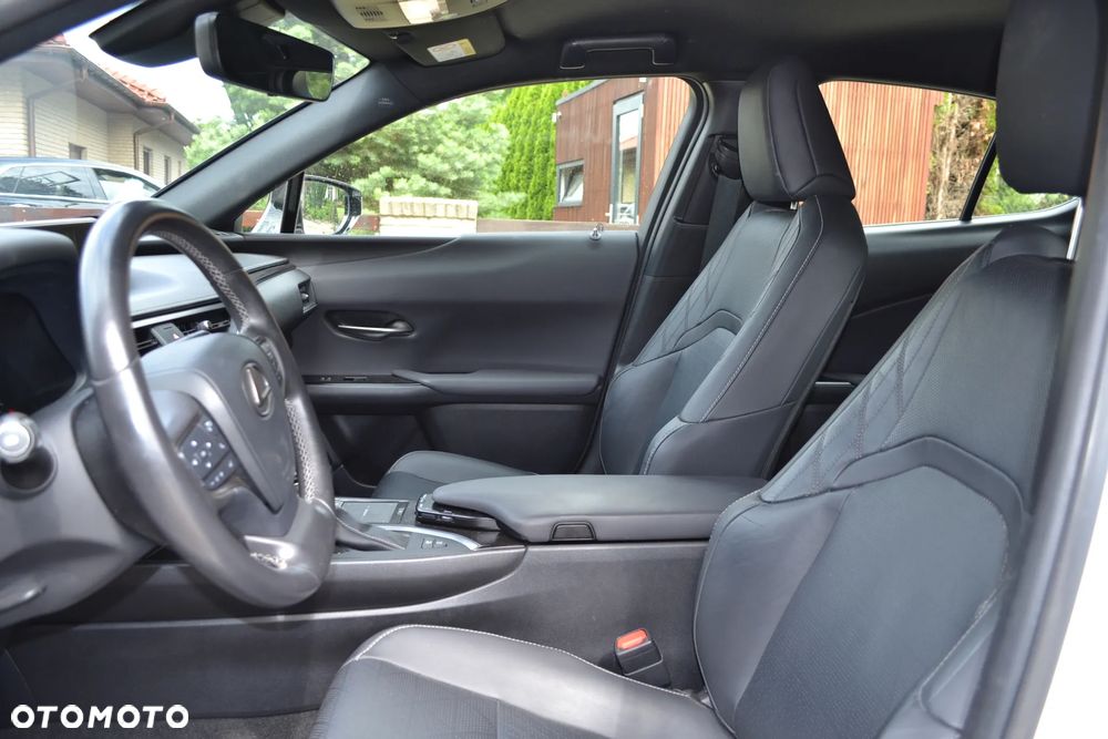 Lexus UX - 11