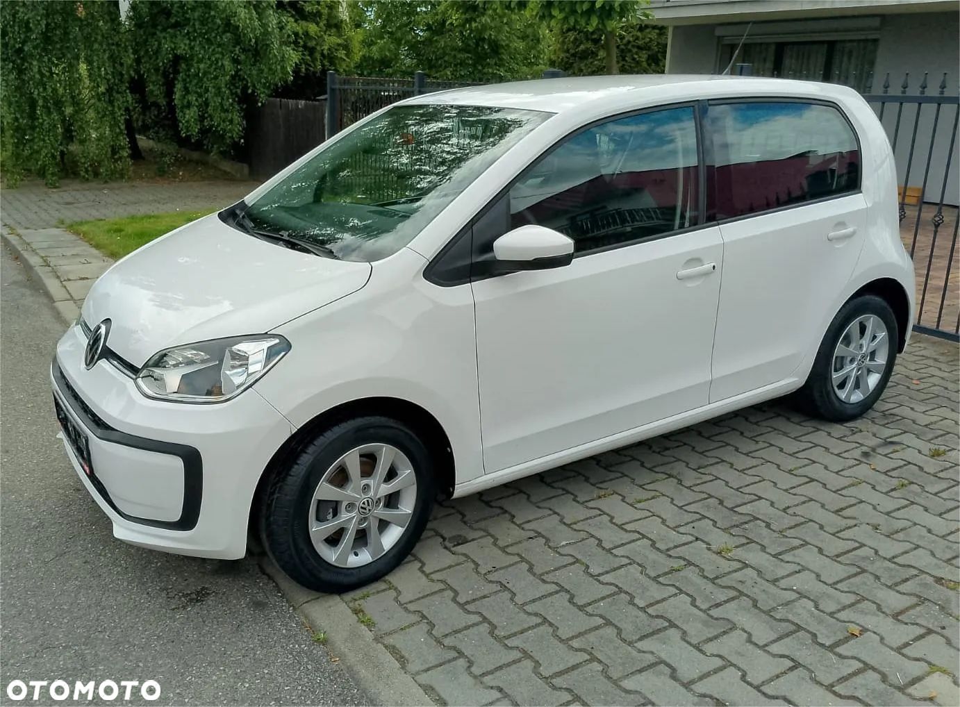 Volkswagen up! white - 1