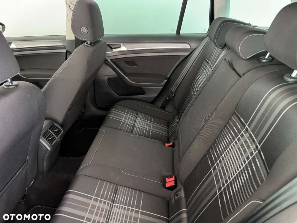 Volkswagen Golf - 27