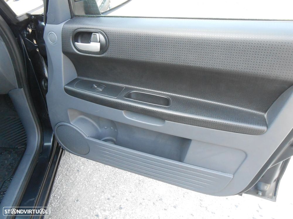 Mitsubishi Colt - 25