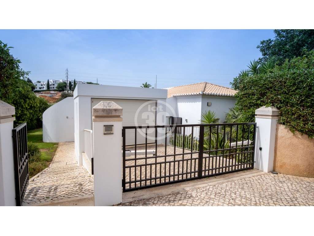 Excelente moradia com 4 quartos, garagem, piscina e jardins. - Grande imagem: 3/40