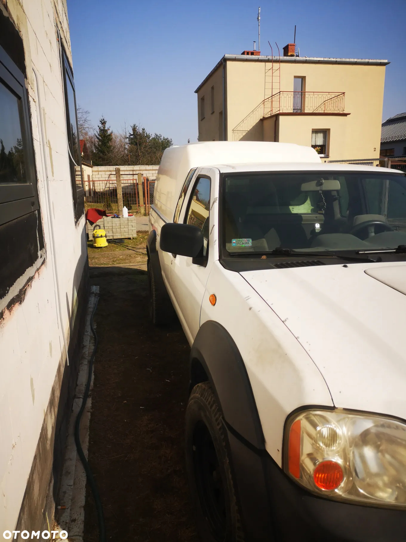Nissan Pickup - 6