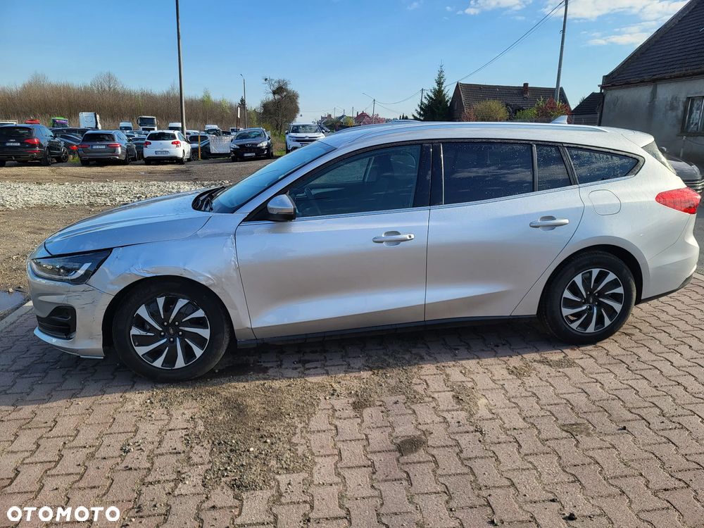 Ford Focus 1.0 EcoBoost Hybrid TITANIUM - 3