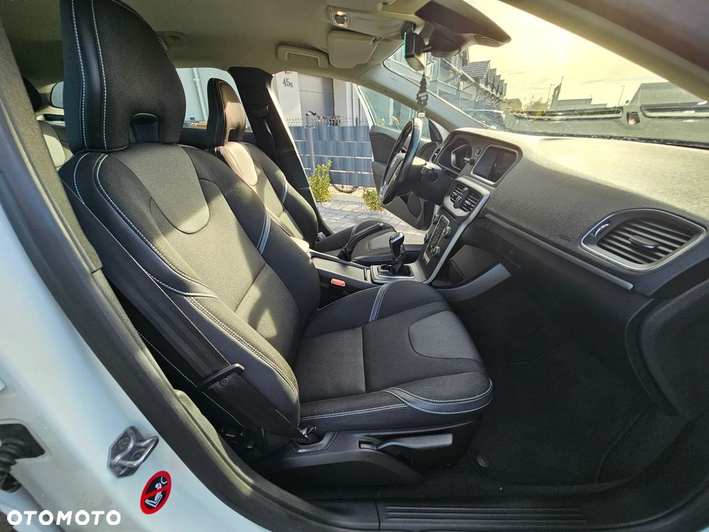 Volvo V40 D3 Momentum - 13