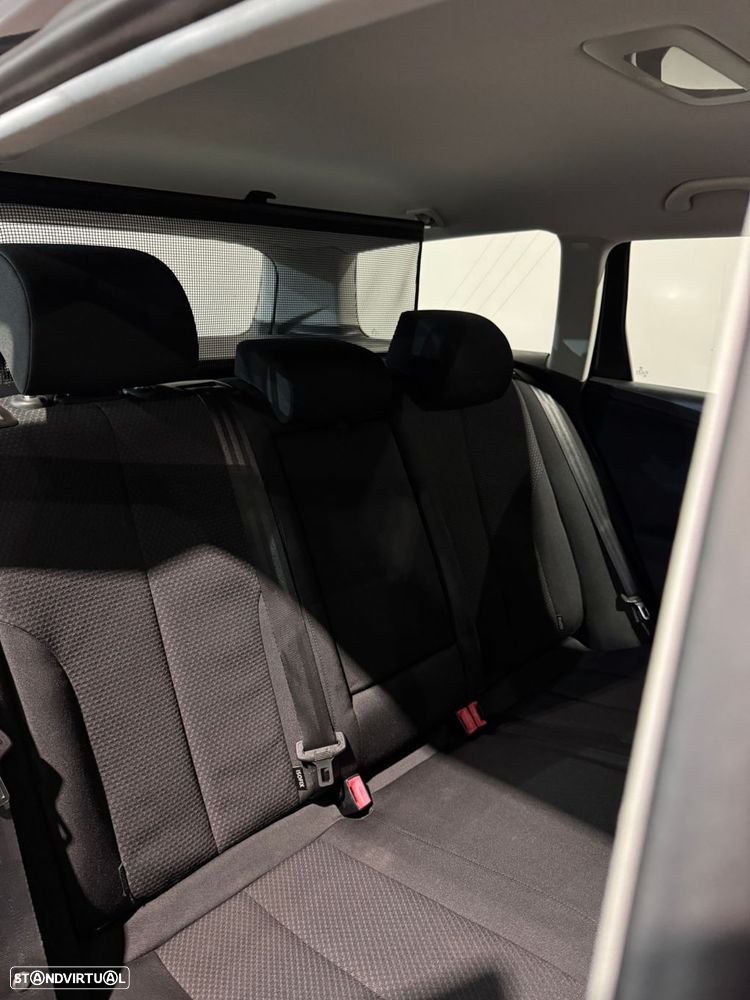 VW Passat Variant 1.6 FSi Trendline - 19