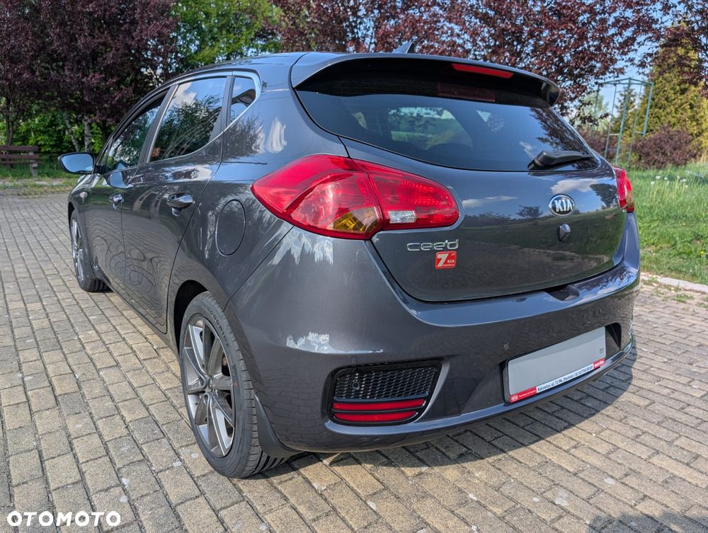 Kia Ceed 1.4 L - 8