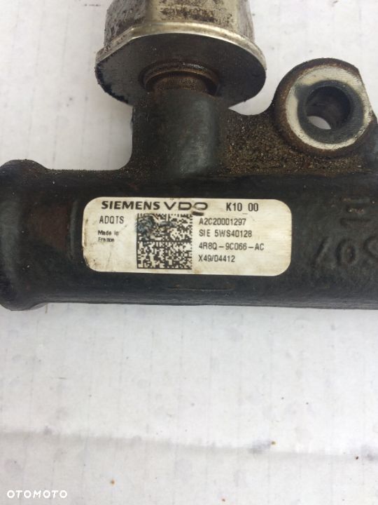 Listwa wtryskowa z czujnikiem 4R8Q-9C066-AC Land Rover Discovery 3 III / Range Rover Sport 2.7 TDV6 - 2