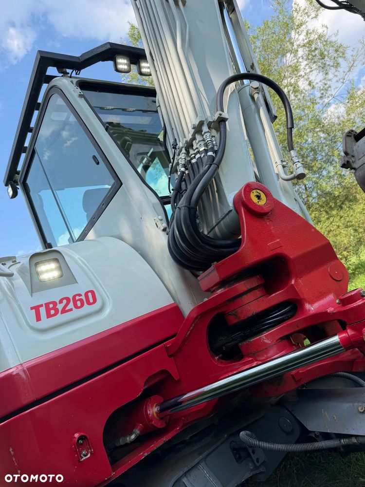 Takeuchi TB 260 Japońska Koparka Gąsienicowa 6 ton. Szybka maszyna i potężna moc. jak Nowa z Salonu 2020 rok. Niski Przebieg-2800mtg. KLIMATYZACJA. Nagłośnienie. Łyżka skarpowa oraz kopiąca. Szybko-złącze hydrauliczne. Yanmar silnik 4 cylindry! Maszyna z Norwegii. ani deka luzów i wycieków! OKAZJA Linia Hydr podwójna. Plus .Długie ramię PLUS. Oświetlenie LED dodatkowe. Zamki na tłokach. Wielka Okazja! Pełne sterowanie z dżojstików!! Aktualna DEKRA! - 19