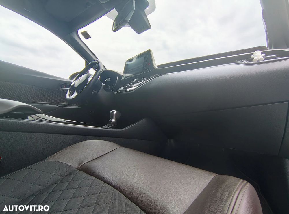 Toyota C-HR - 16