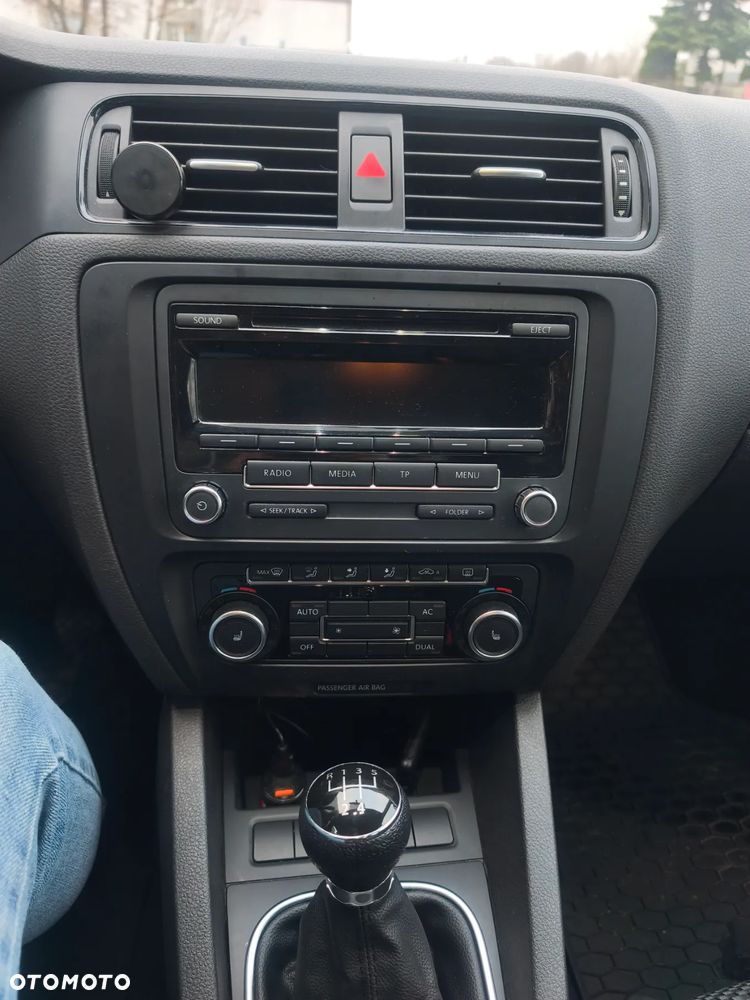 Volkswagen Jetta 1.6 TDI DPF Trendline - 13