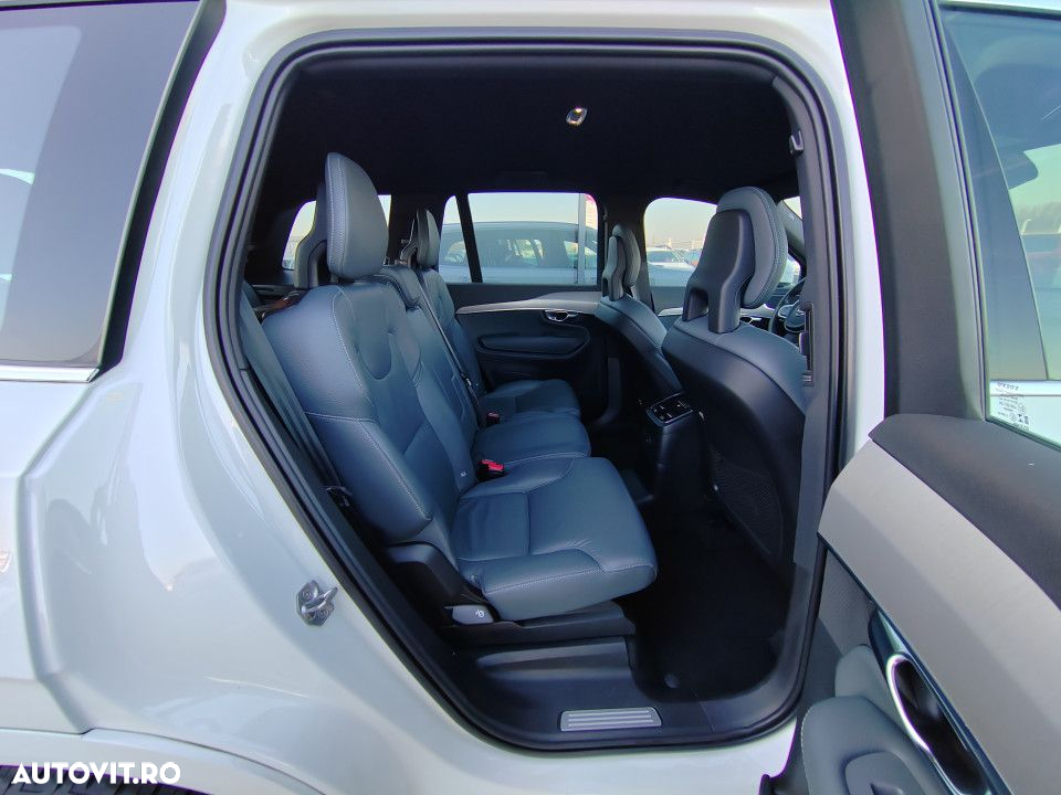 Volvo XC 90 T8 AWD Twin Engine Geartronic Momentum - 23