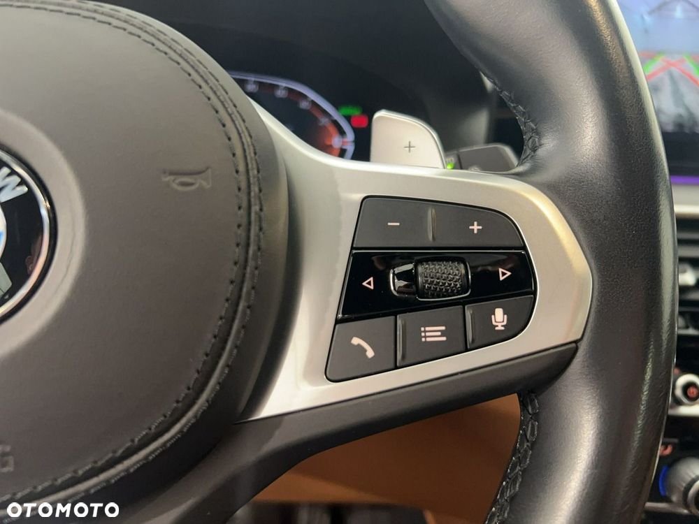 BMW Seria 5 530i mHEV - 22