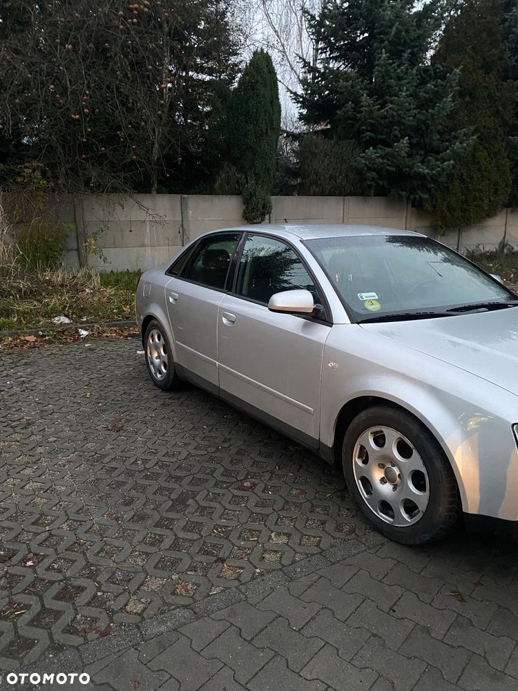 Audi A4 Limousine - 3