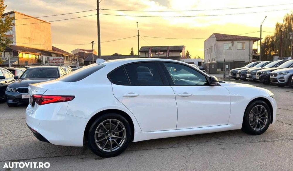 Alfa Romeo Giulia - 9