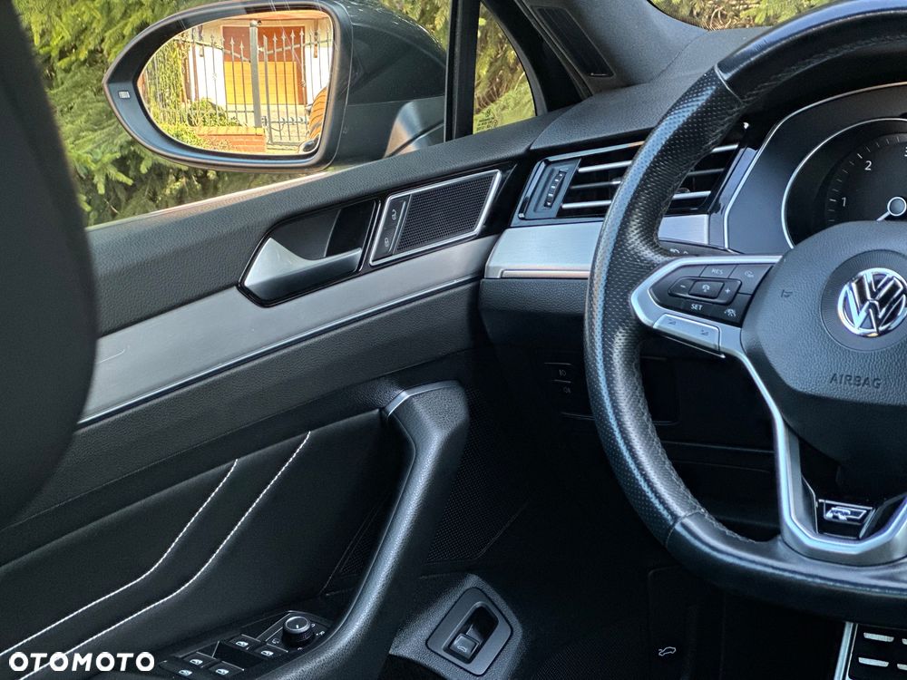 Volkswagen Passat - 12