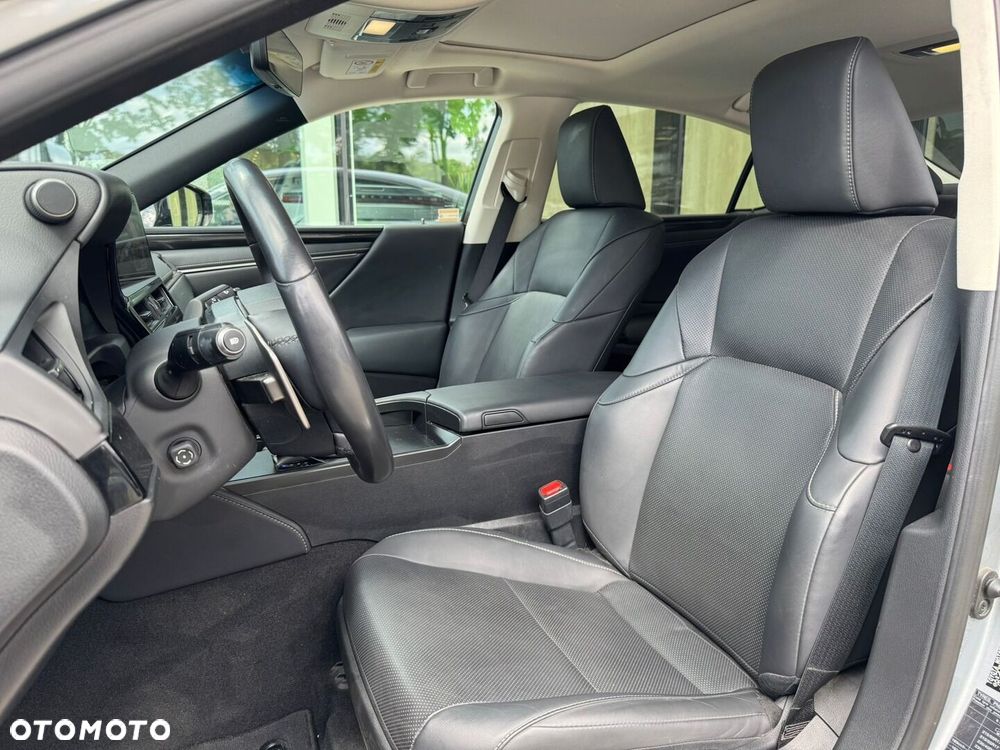 Lexus ES - 7