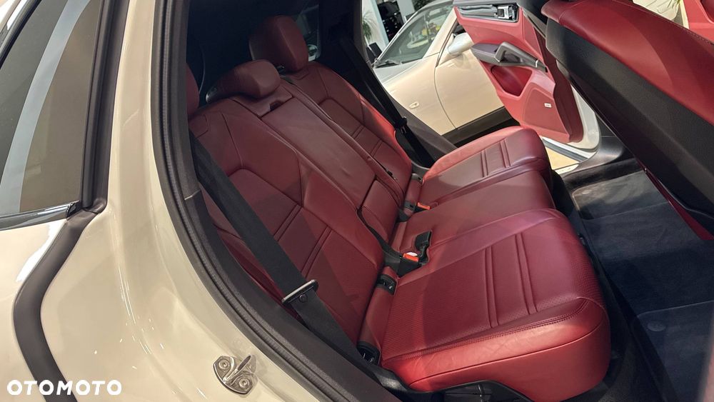 Porsche Cayenne - 32