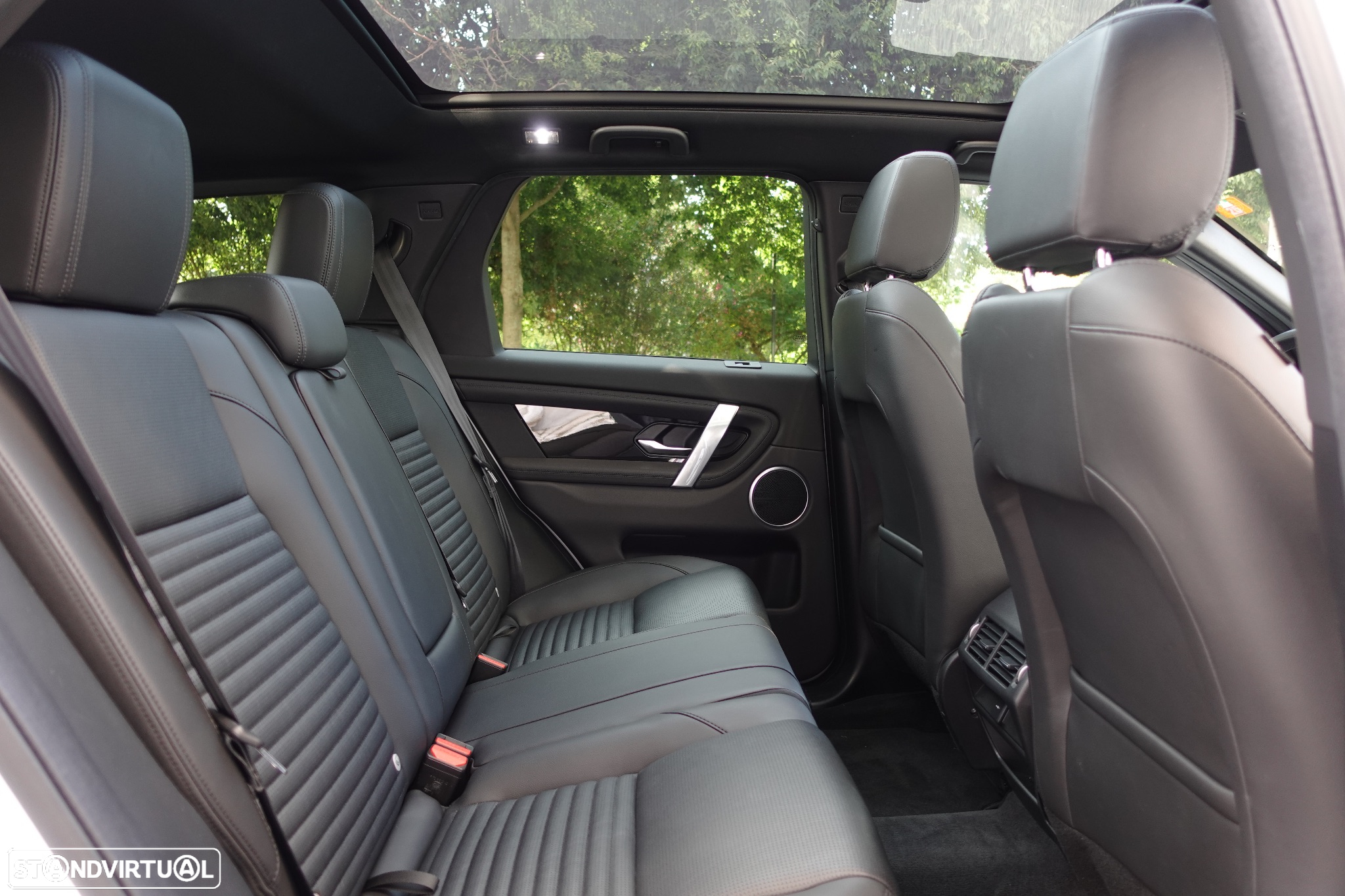 Land Rover Discovery Sport 1.5 I3 P300e AWD R-Dynamic SE - 14
