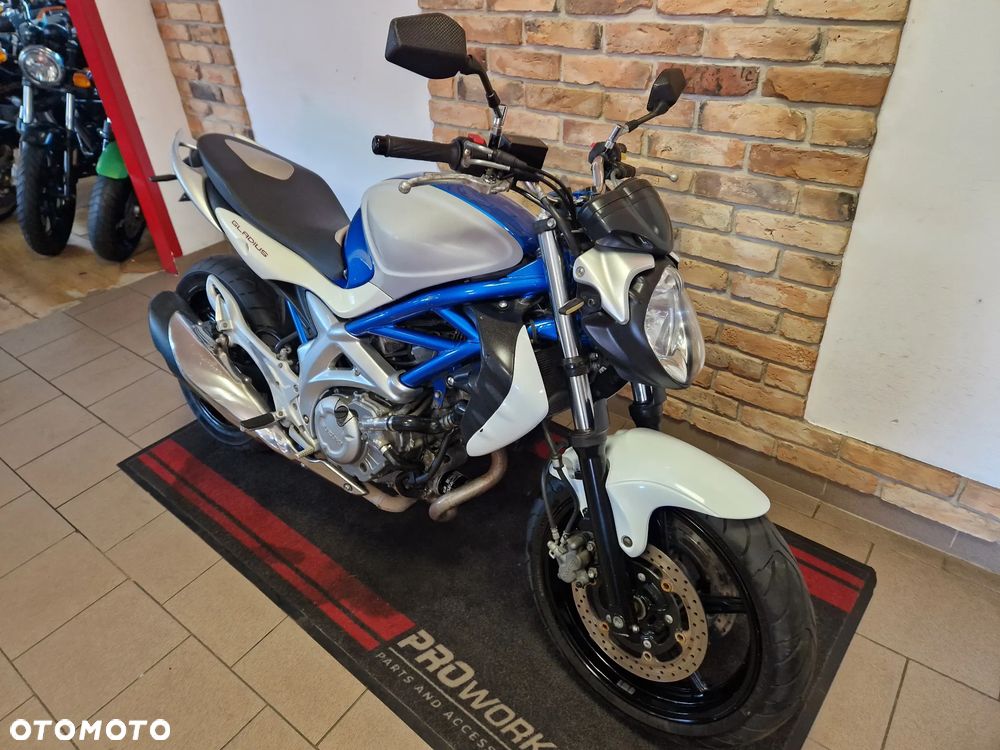 Suzuki Gladius