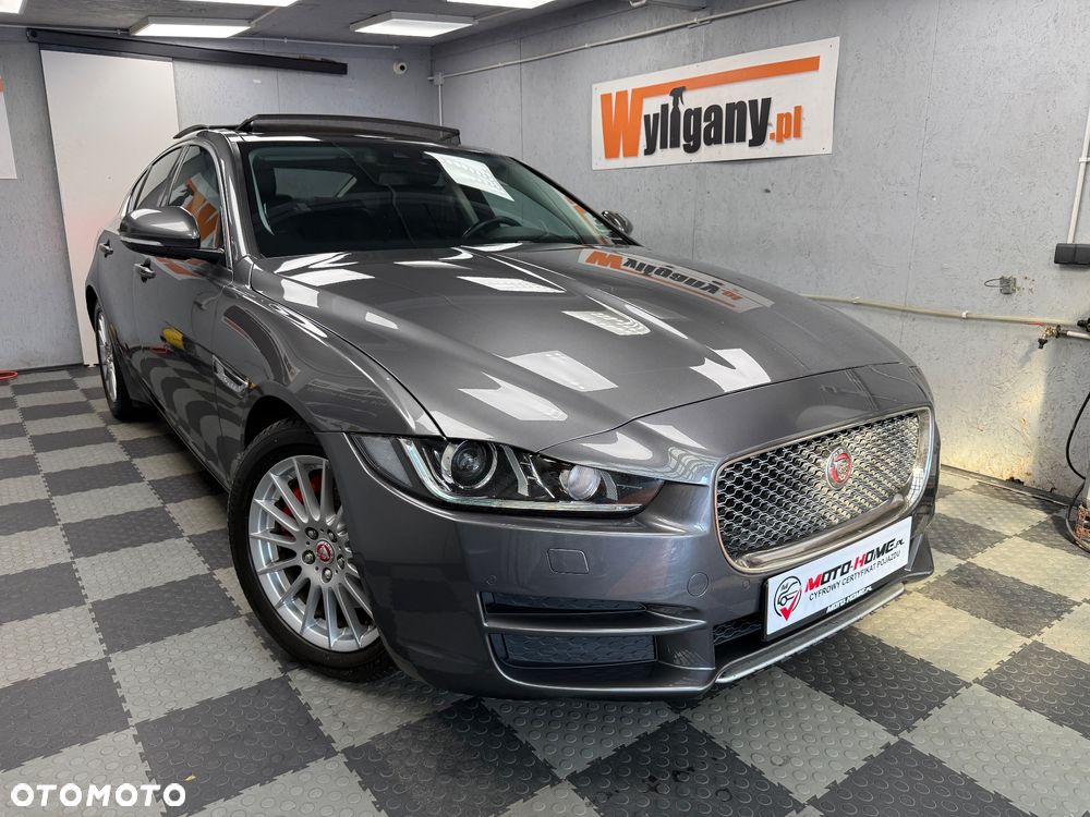 Jaguar XE - 4