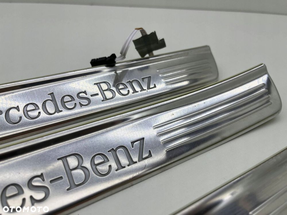 MERCEDES W222 LISTWY PROGOWE PODŚWIETLANE LED KOMPLET A2226803735 - 7