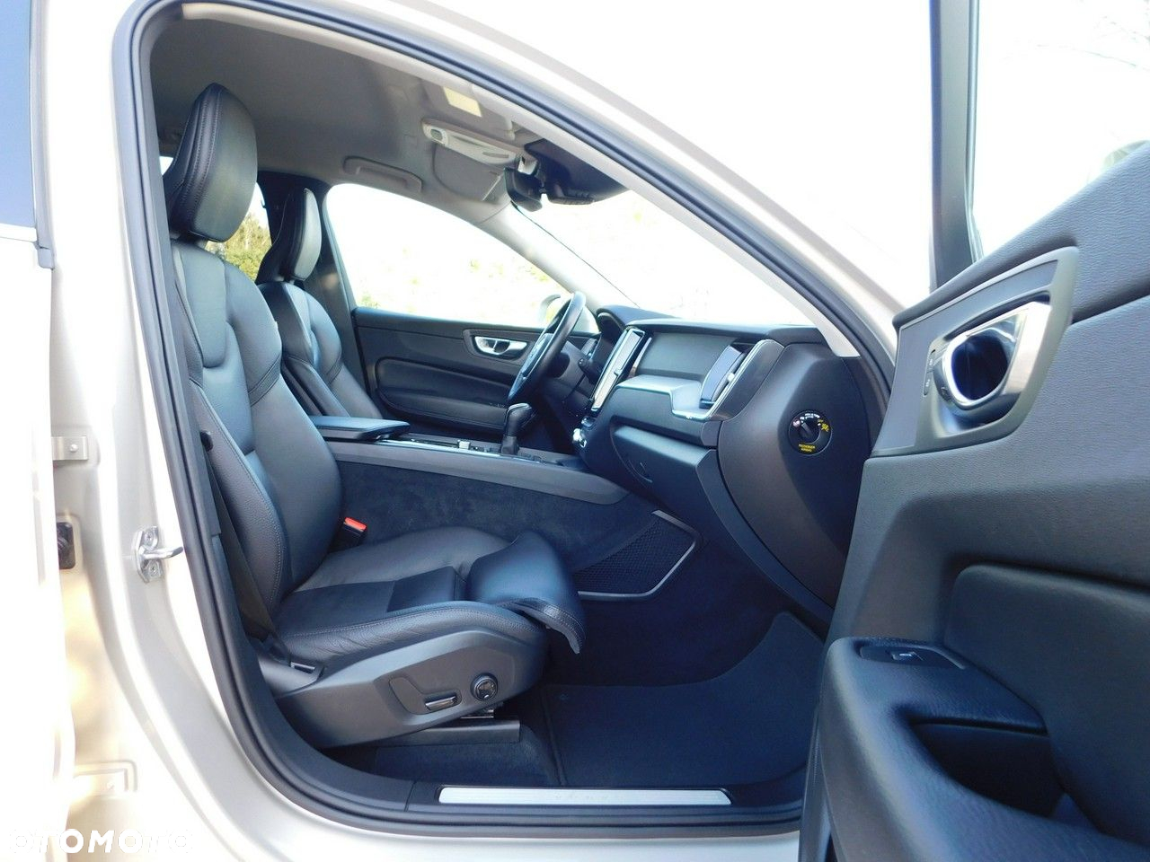 Volvo XC 60 D4 AWD Momentum Pro - 13
