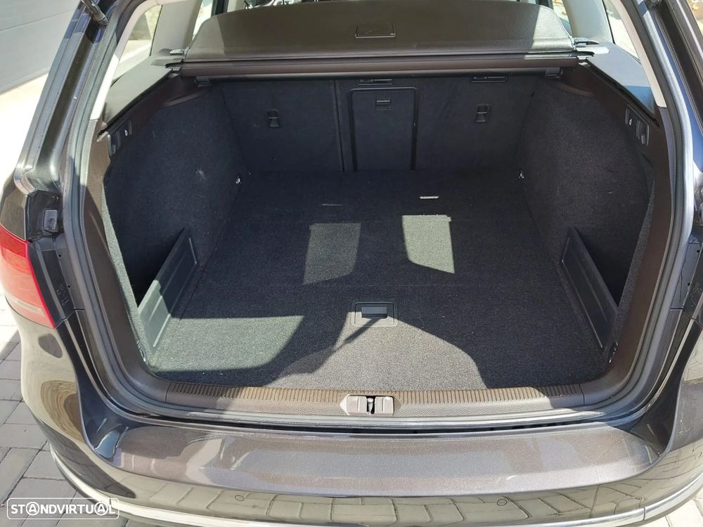 VW Passat Variant 2.0 TDI 4M Highline - 8