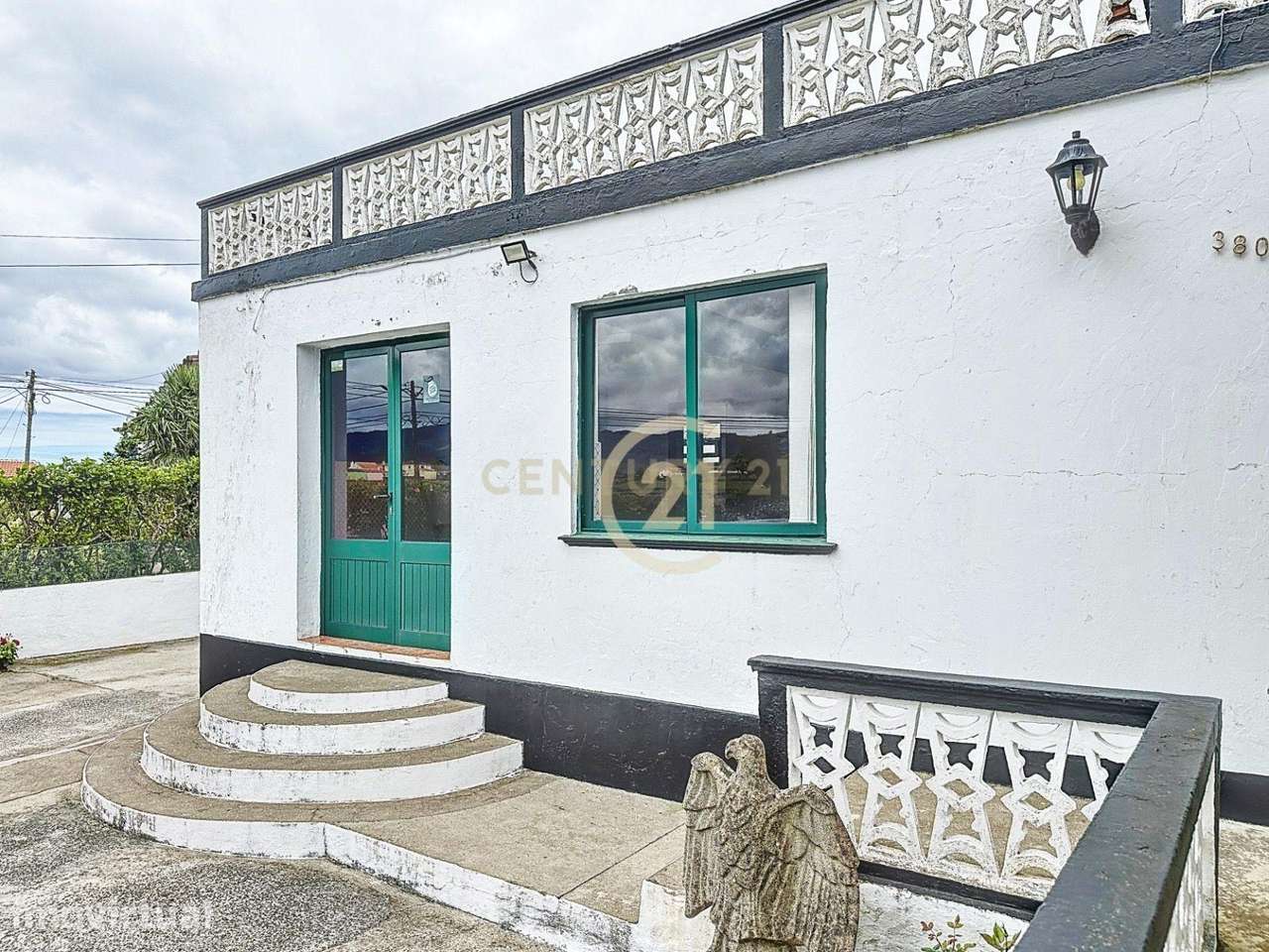 Espaço Comercial em Praia da Vitória com Excelente Localização - Grande imagem: 2/9