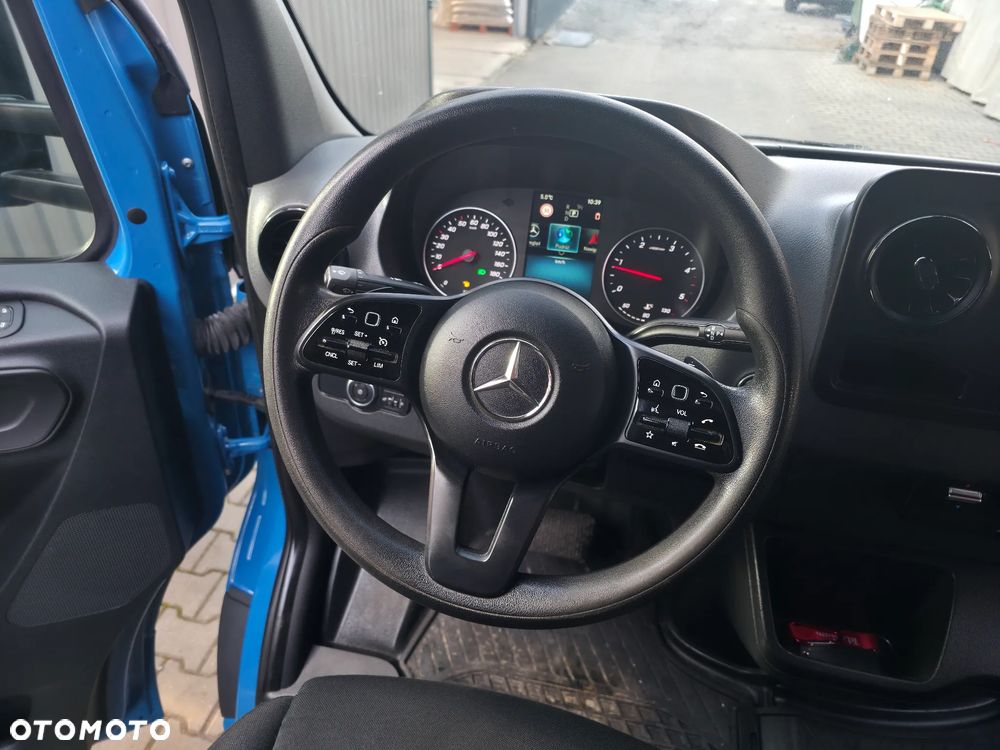Mercedes-Benz Sprinter - 12