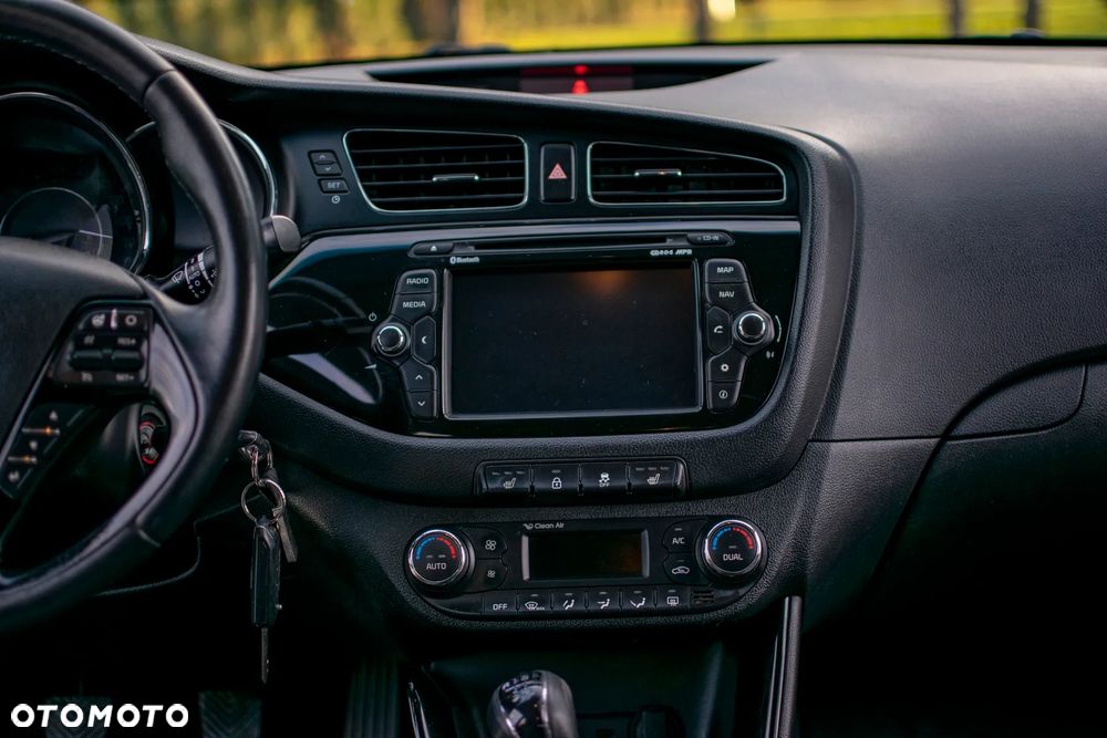 Kia Ceed - 38
