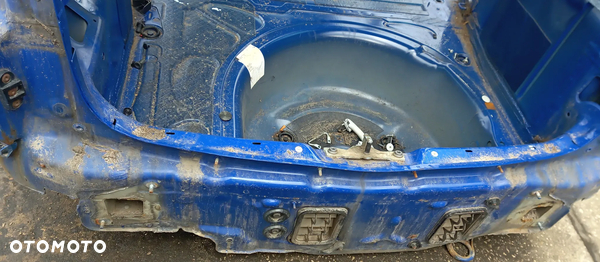 Skoda Roomster pas tył tylny ściana bagażnika 4590