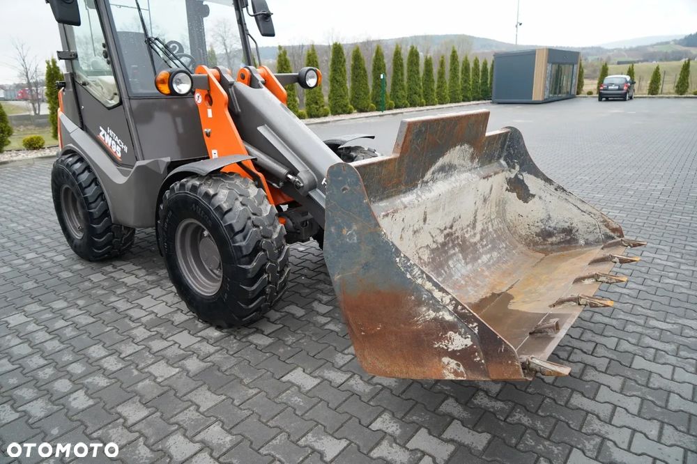 Hitachi ZW95 / ŁADOWARKA KOŁOWA / 2020 R / WIDŁY DO PALET - 20