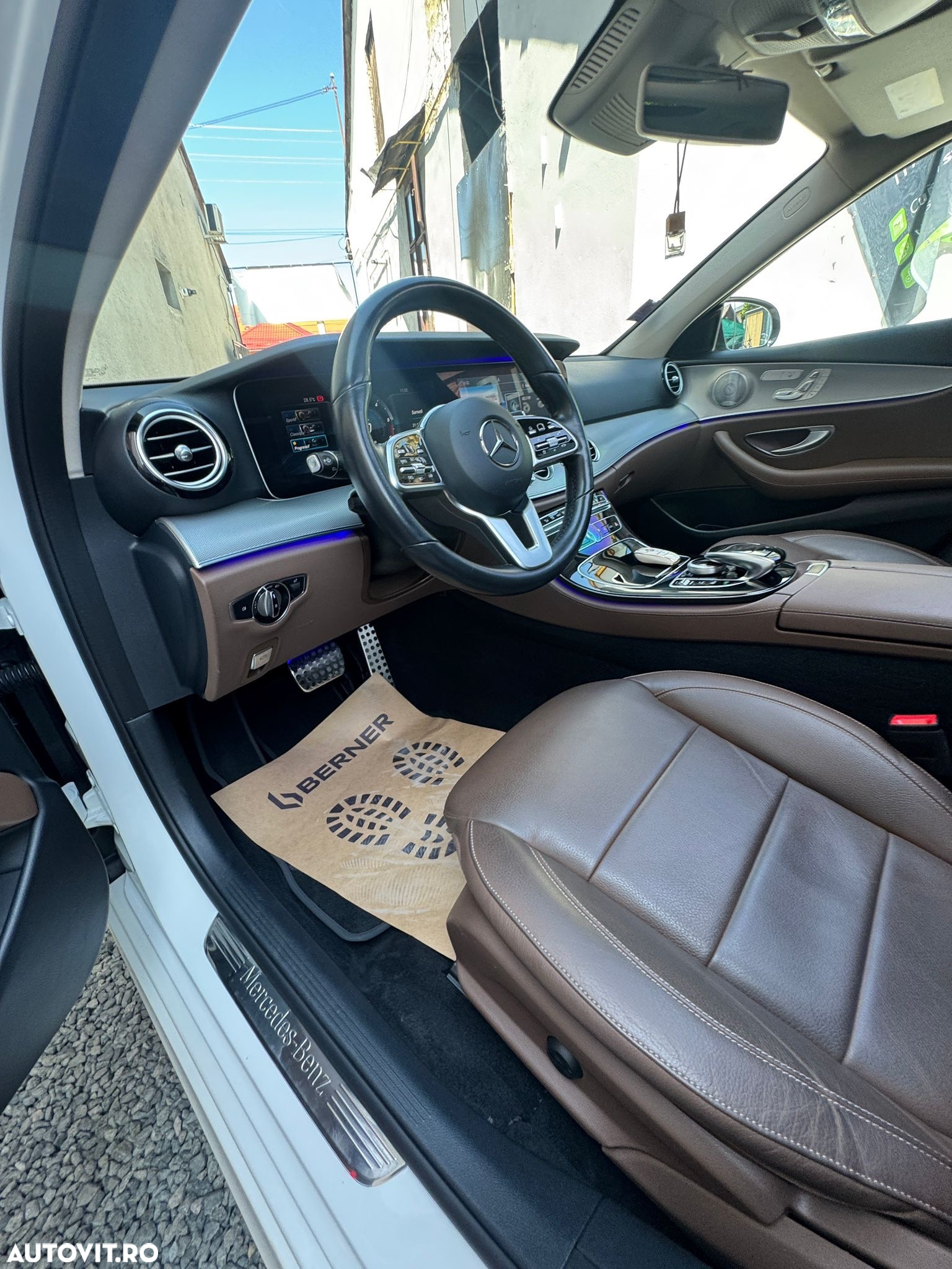 Mercedes-Benz E - 12