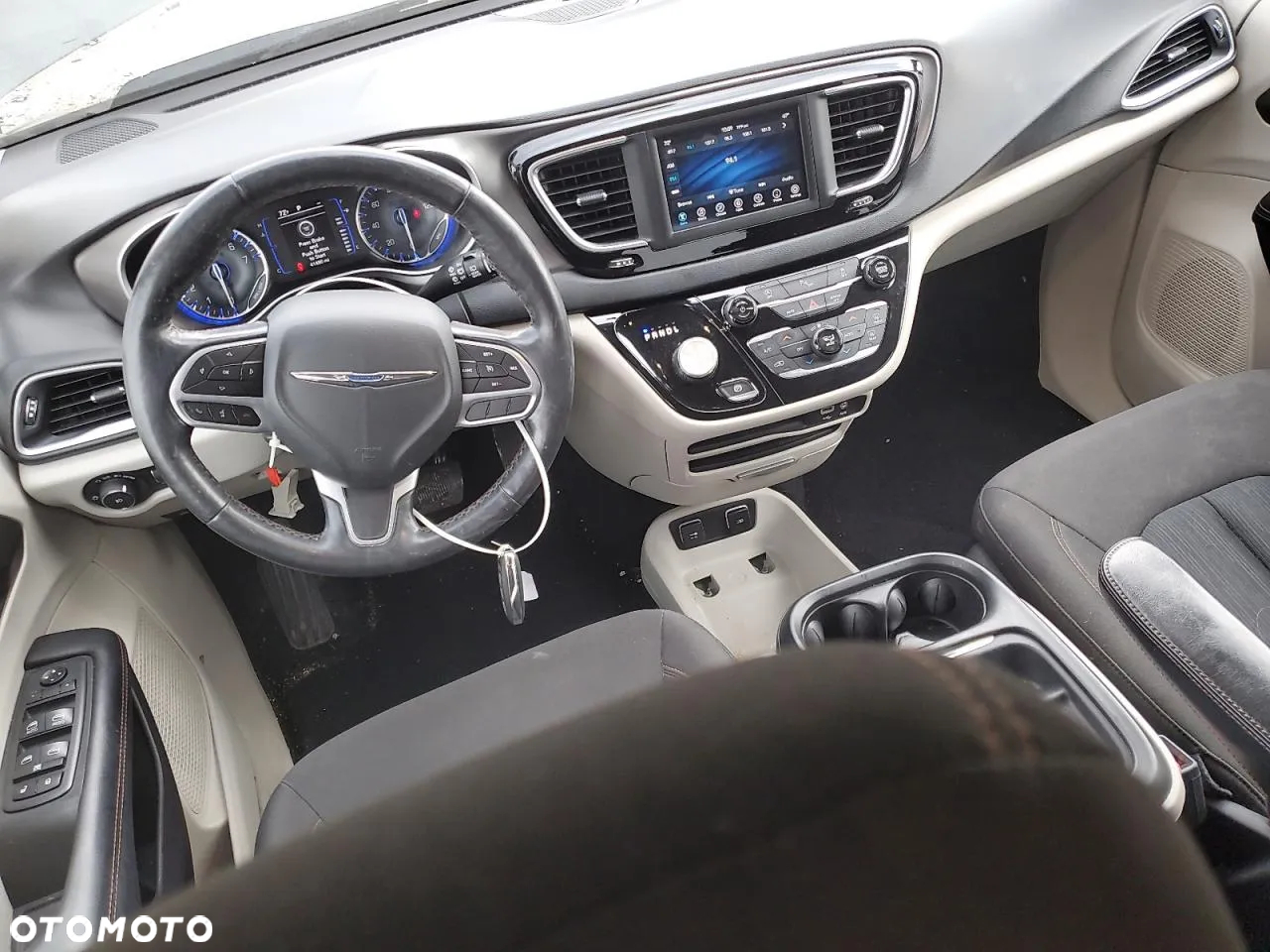 Chrysler Pacifica - 8