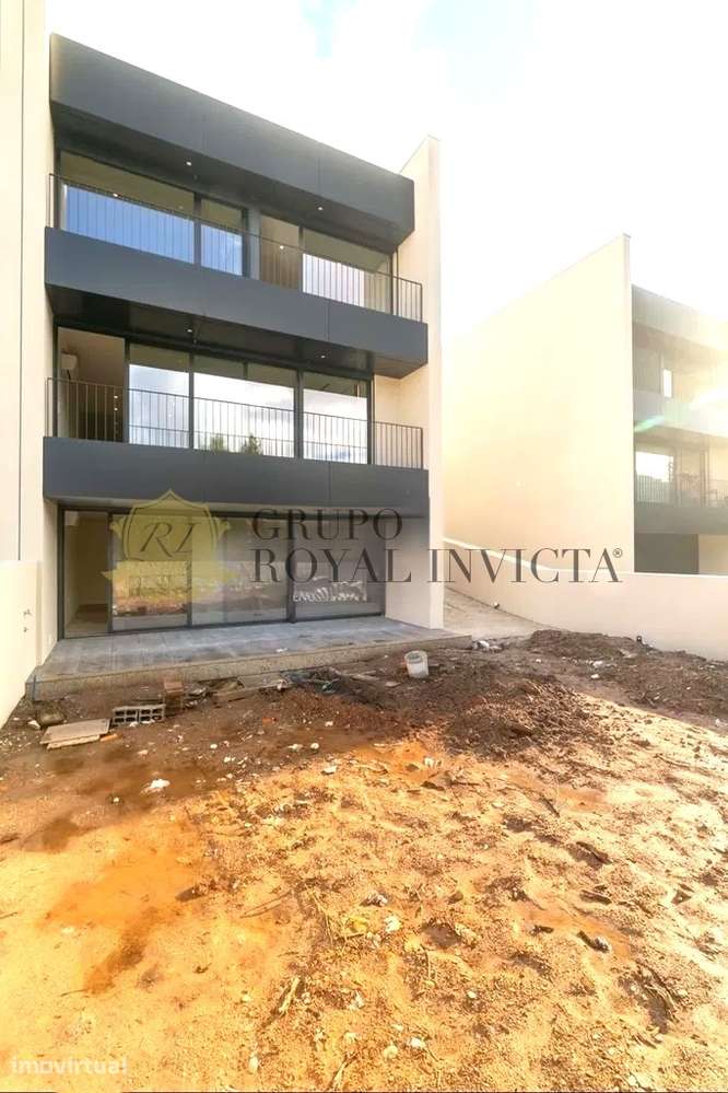 Moradia T3 de Luxo em São Pedro da Cova | Jardim, Terraço, 3 Suites e - Grande imagem: 2/41