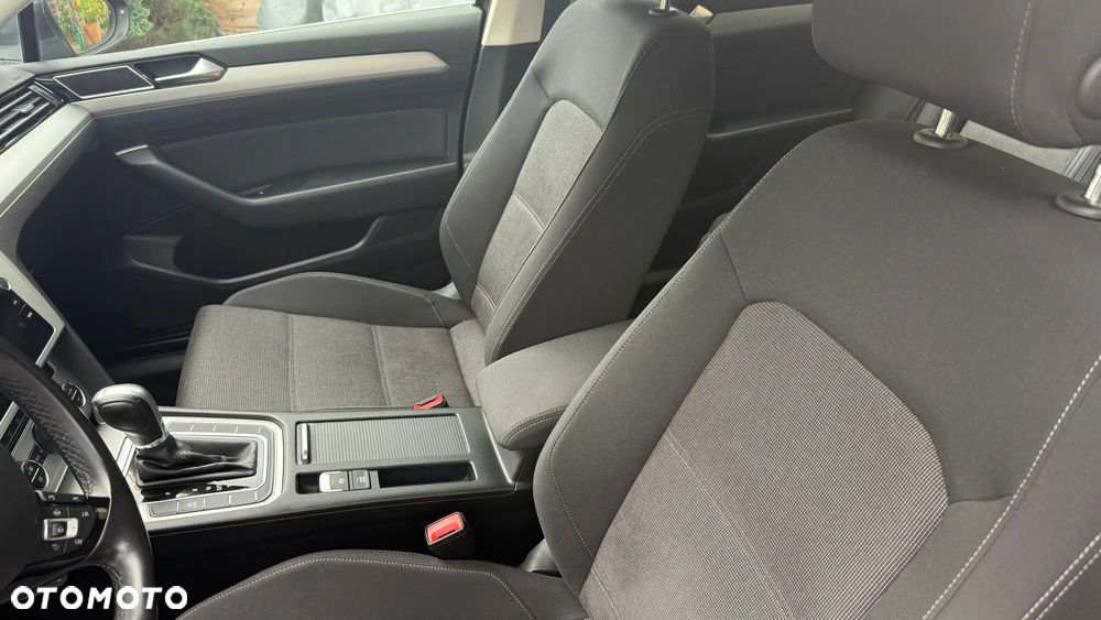 Volkswagen Passat 2.0 TDI SCR Comfortline DSG - 16