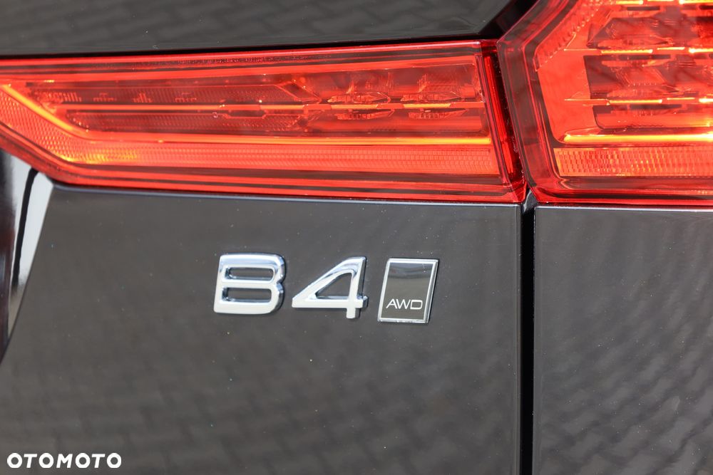 Volvo XC 60 B4 D AWD Geartronic Momentum Pro - 40